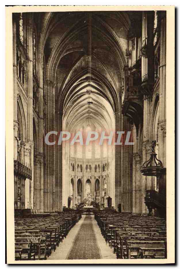 Chartres (Eure-et-Loir) — Intérieur de la Cathédrale : La Nef et le Chœur — Les Éditions d'Art Yvon, Paris