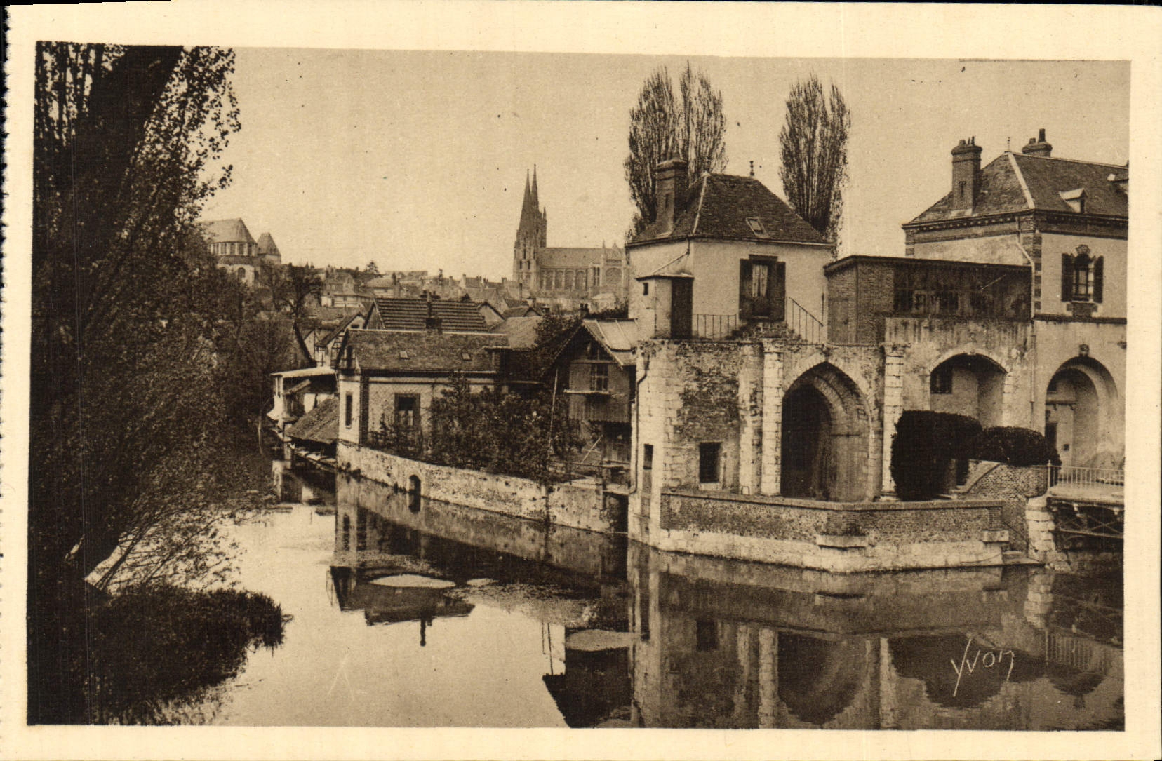 Chartres (Eure-et-Loir) — Le Château d'If et la Cathédrale — Éditions d'Art YVON, Paris