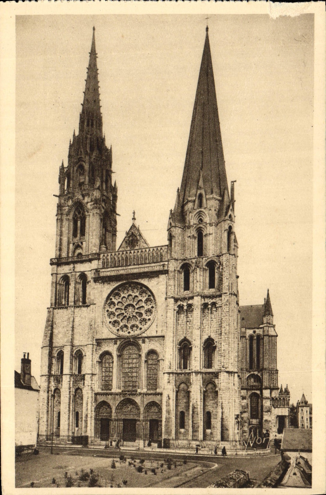 Chartres (Eure-et-Loir) — La Cathédrale — Les Éditions d'Art Yvon, Paris