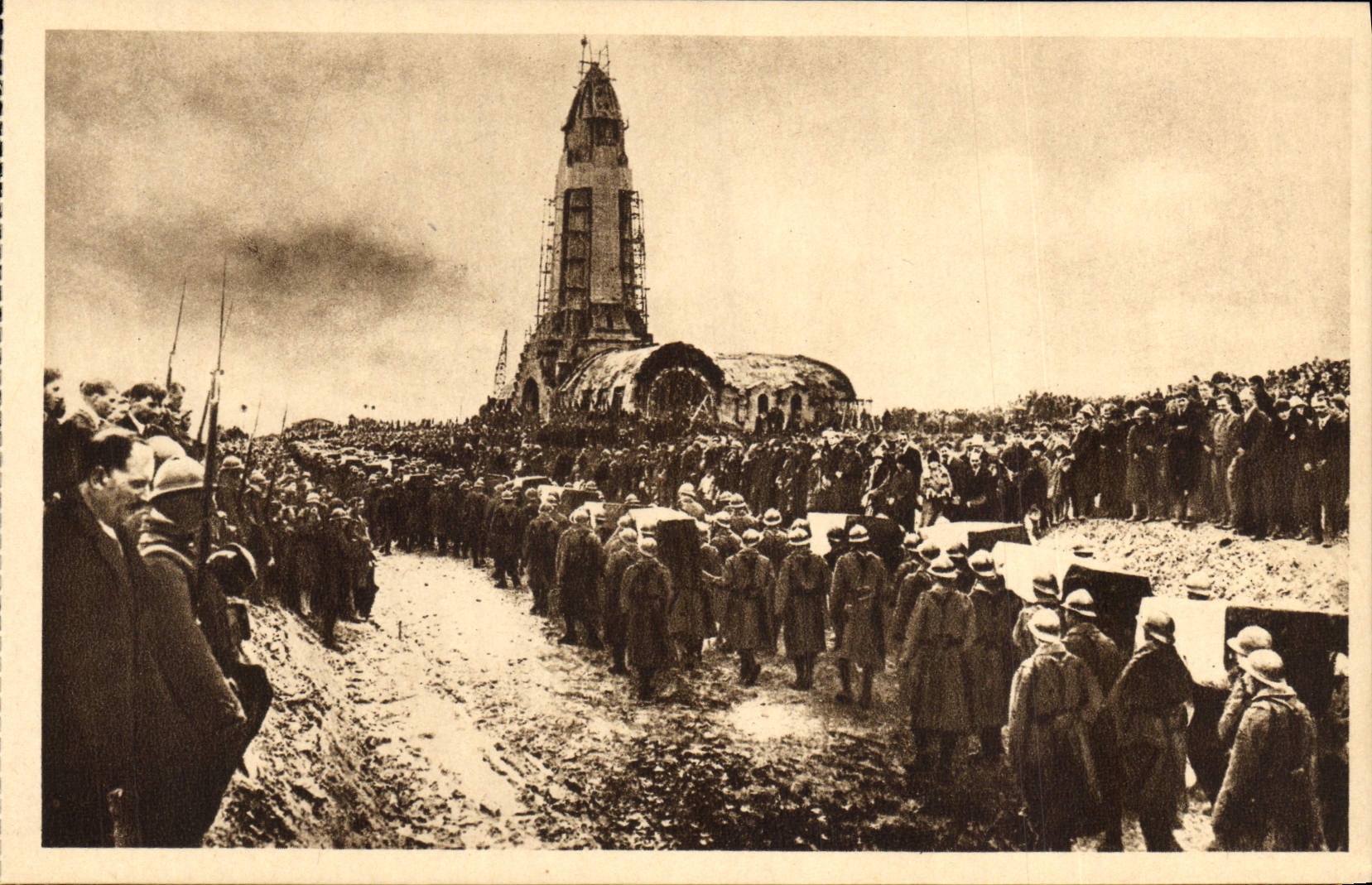 CPA Douaumont Translation solennelle des restes de nos Heros le 18 Septembre 1927 Militaria