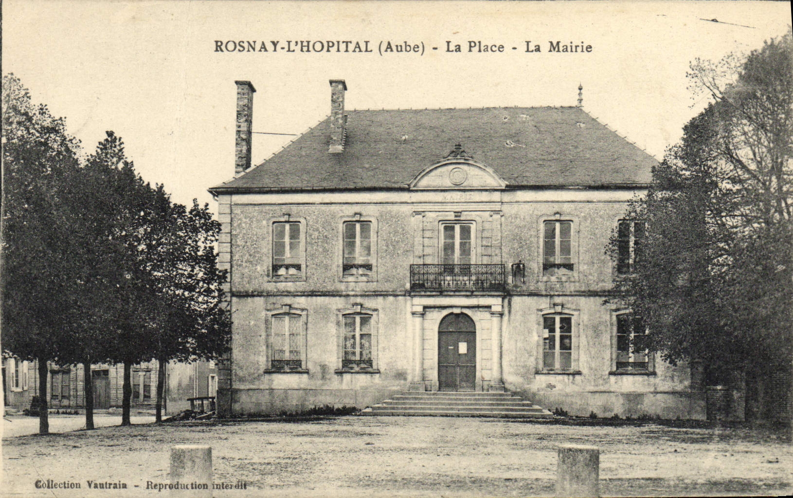 CPA Rosnay l'Hopital La Place La Mairie