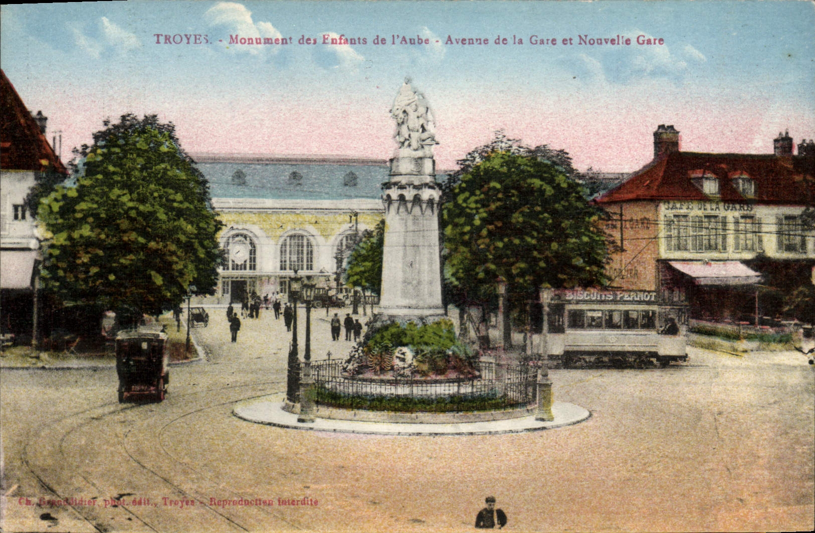 Troyes - Monument des Enfants de l'Aube - Avenue de la Gare et Nouvelle Gare