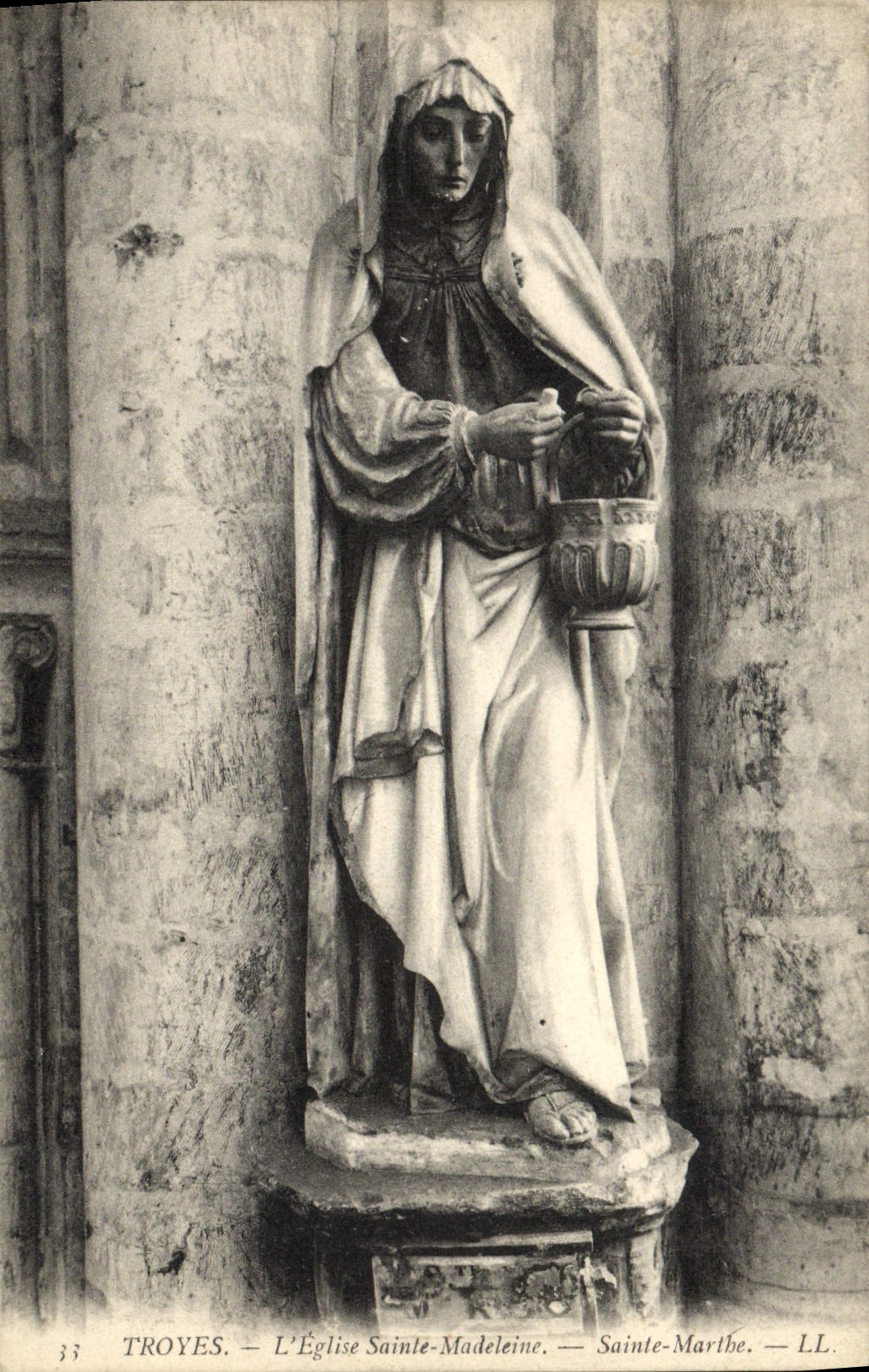 Troyes — L'Église Sainte-Madeleine — Statue de Sainte-Marthe — LL. n°33