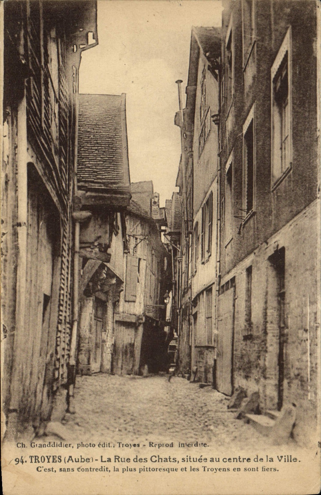 CPA Troyes La Rue des Chats 
