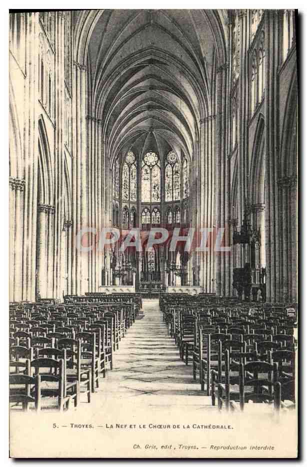 Thoyes — La Nef et le Chœur de la Cathédrale — Ch. Gris, édit. Troyes