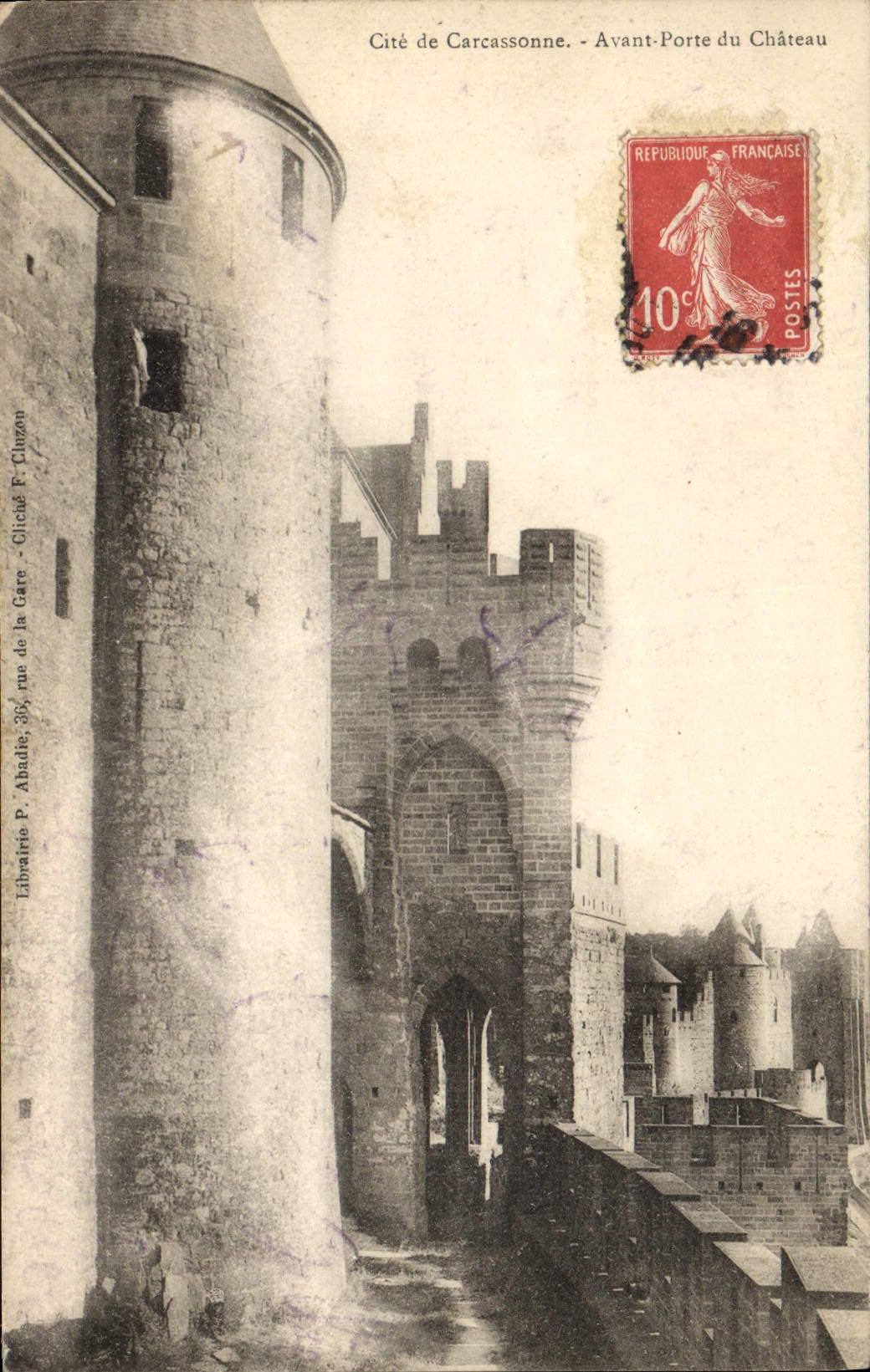 CPA Cite de Carcasonne Avant porte du chateau