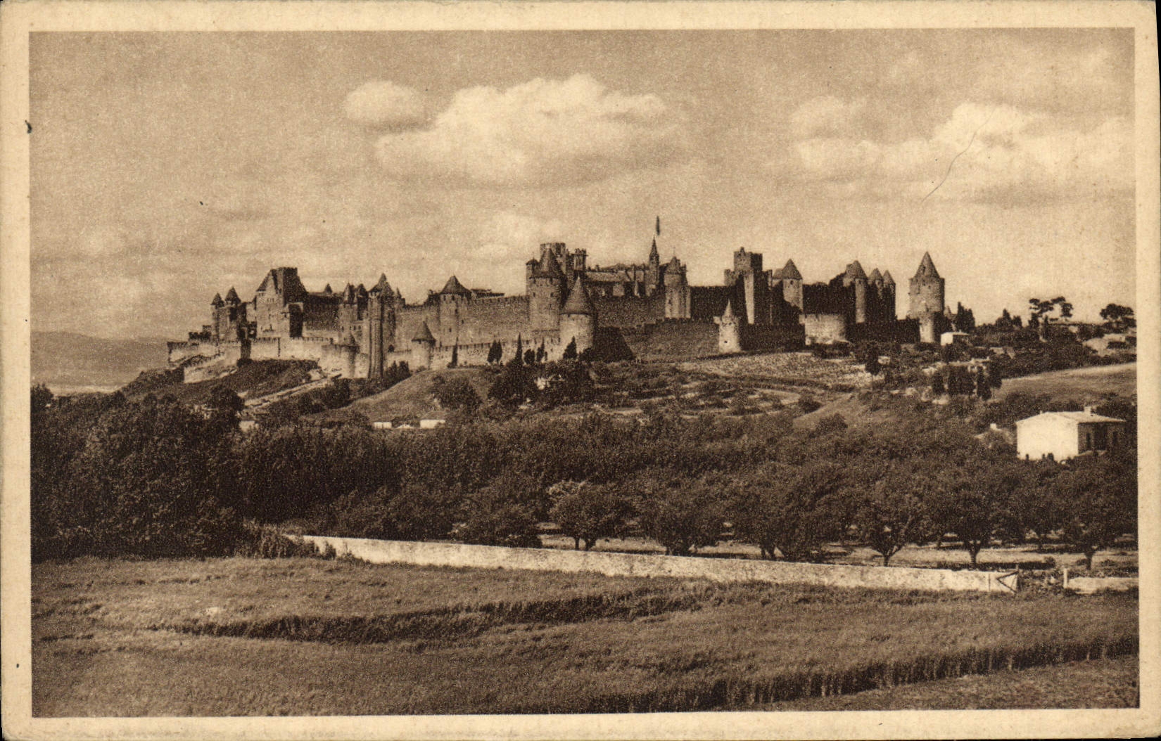 Carcassonne — Vue générale — Éditions Artiennes et Publiques Clermont-Ferrand