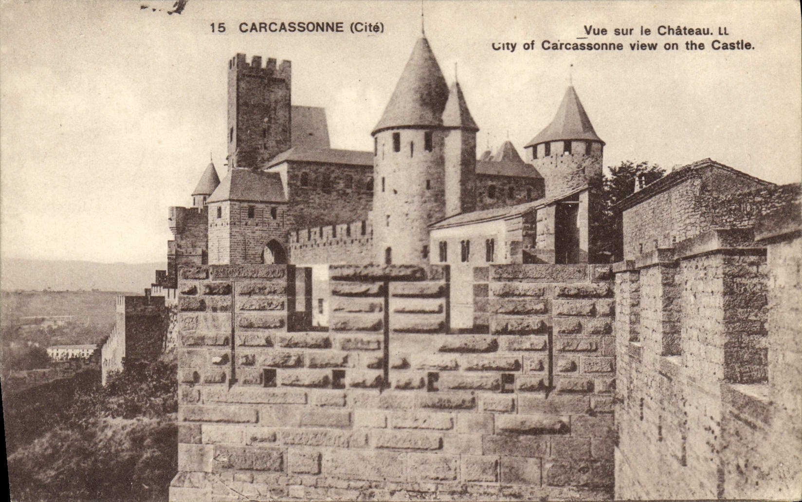 Carcassonne (Cité) — Vue sur le Château — Éditeur Lévy & Neubrider, Paris
