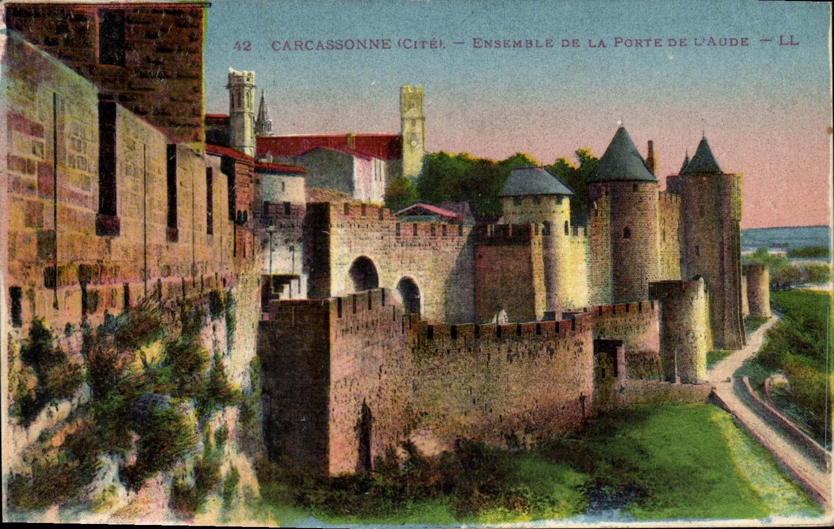 CPA Carcassonne Ensemble de la porte de l'aude