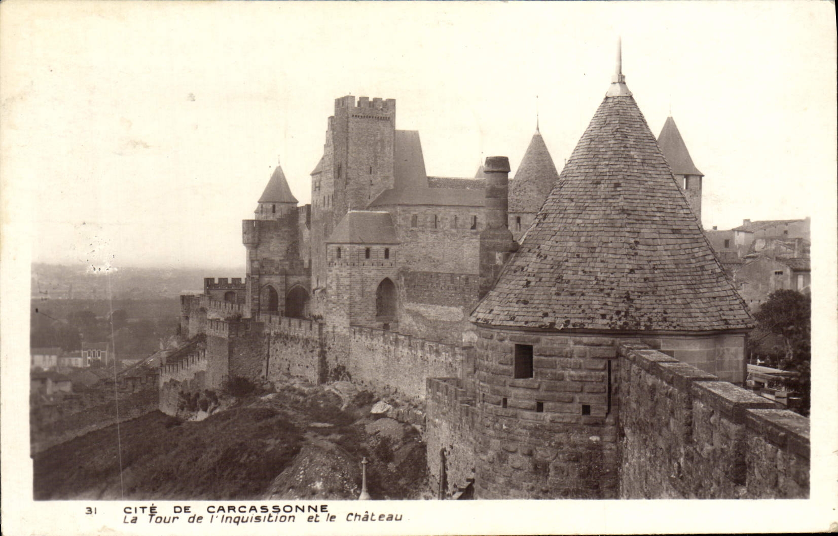 CPA Cite de Carcassonne La Tour De l'Inquisition et le Chateau