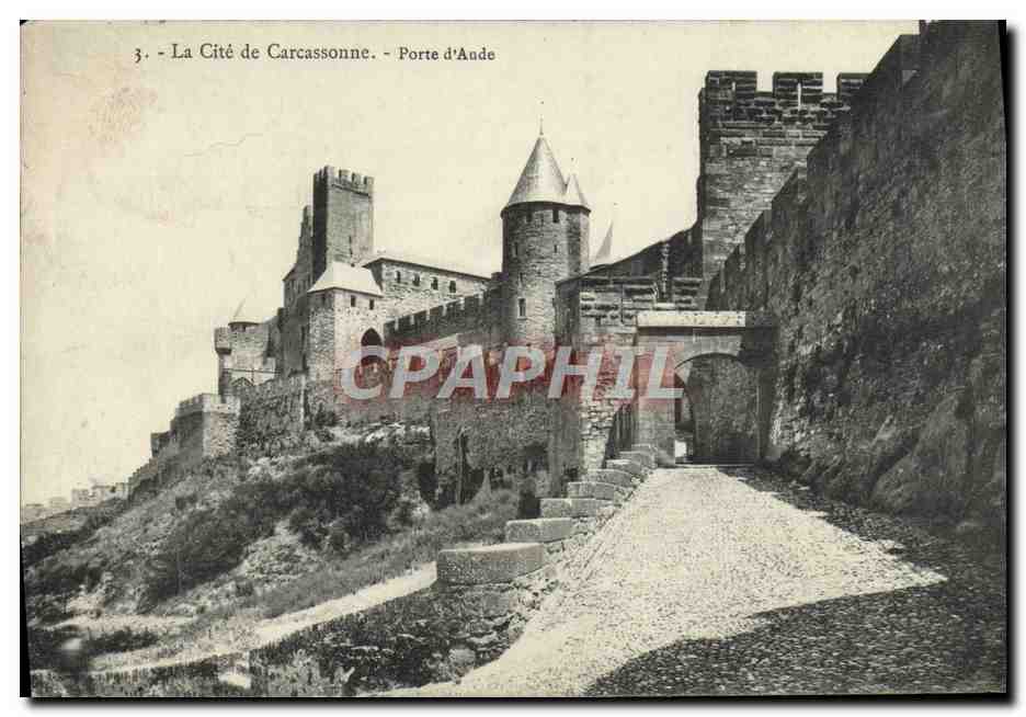 CPA La Cite de Carcassonne Porte d'aude