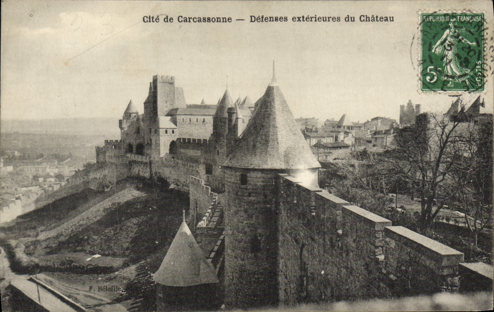 Cité de Carcassonne — äußere Verteidigungen des Schlosses — F. Béteille