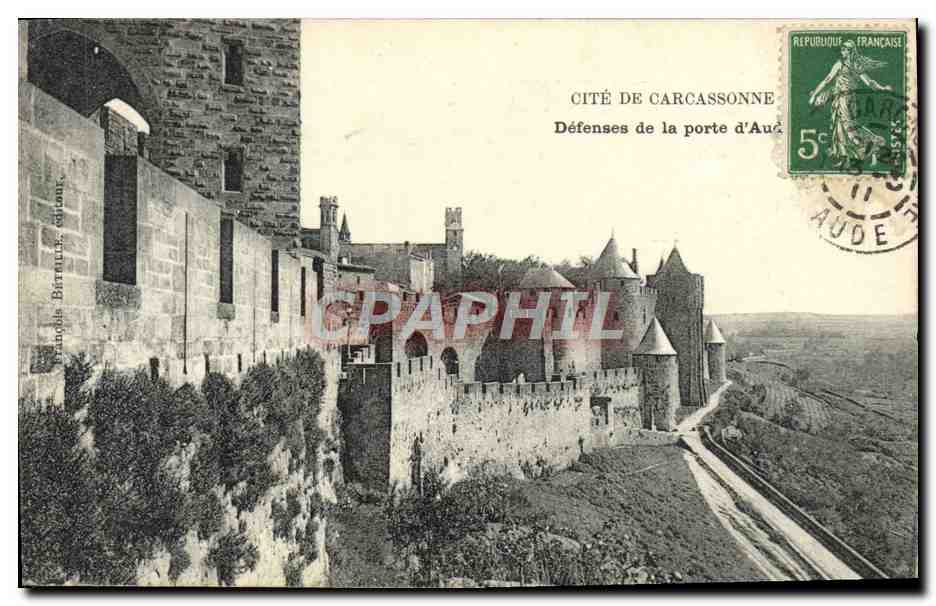 CPA Cite De Carcassonne Defenses de la porte d'aude