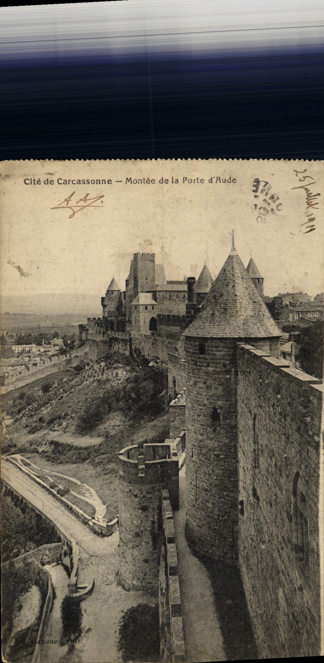 CPA Cite de Carcassonne Montee de la porte d'aude