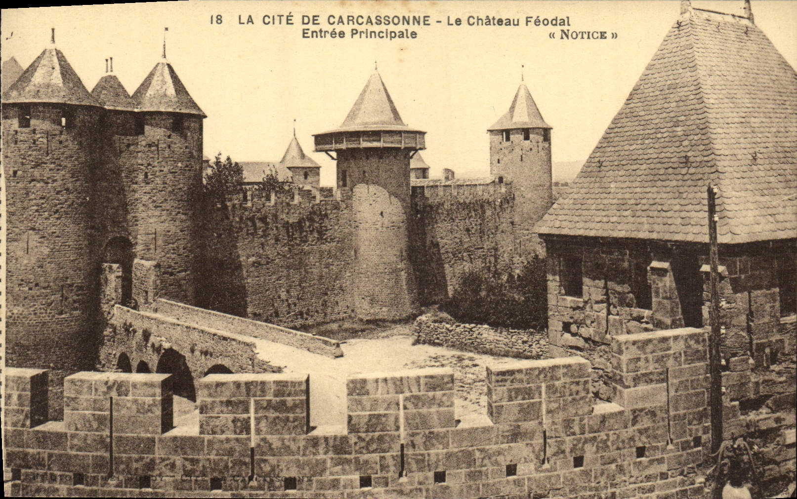 CPA La Cite De Carcassonne le chateau feodal entree principale