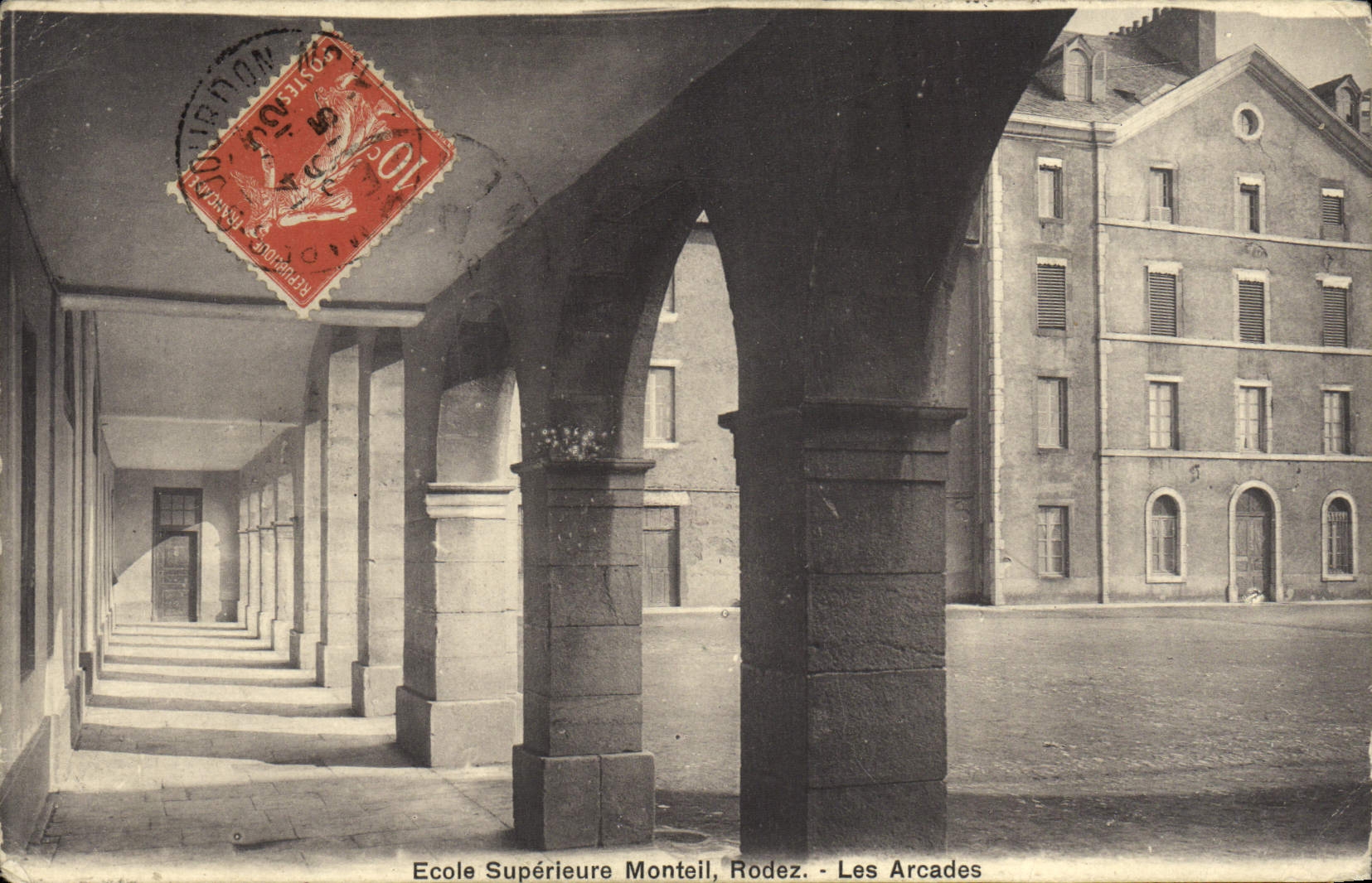 CPA Ecole Superieure monteil Rodez Les Arcades