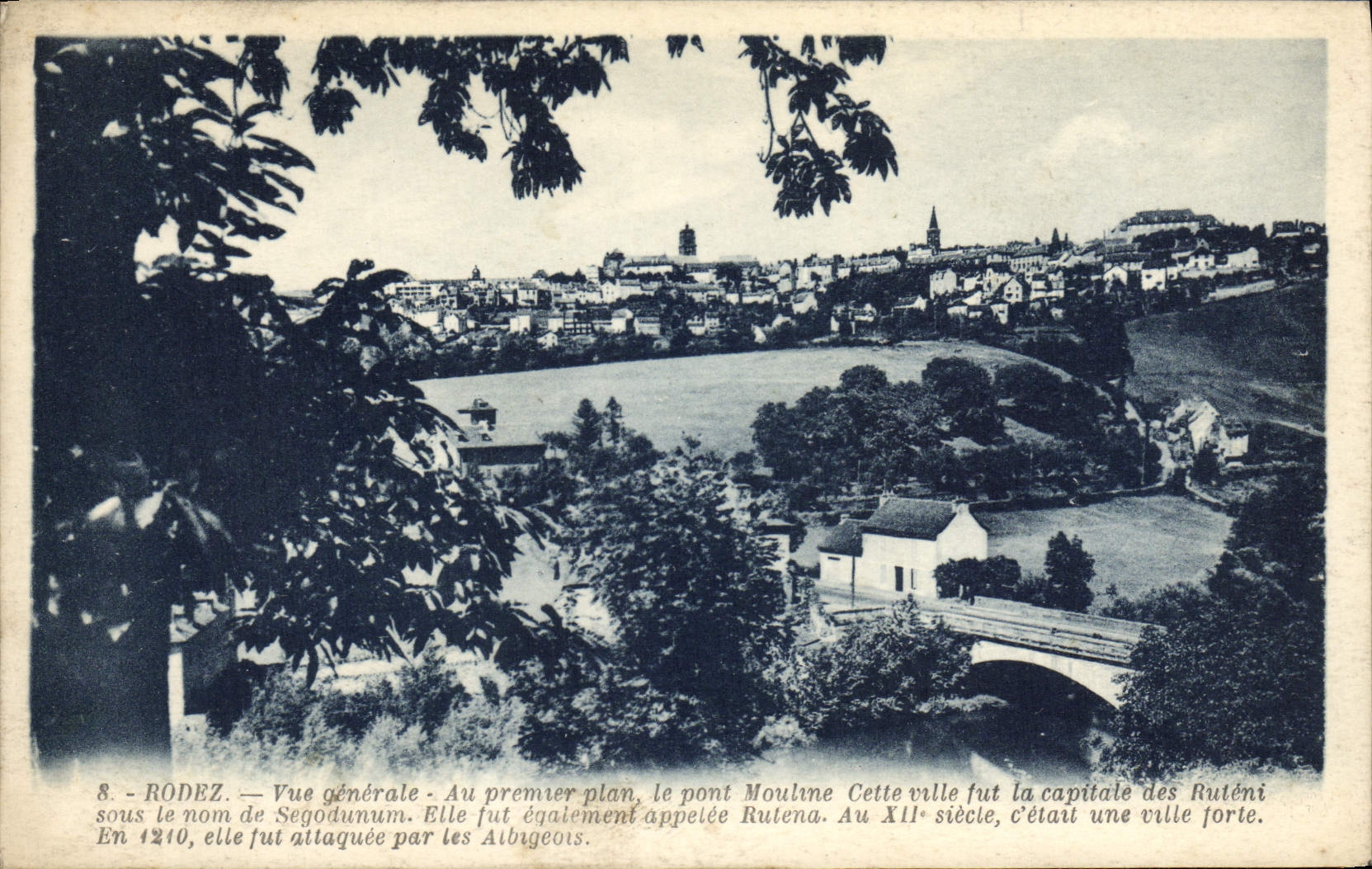 CPA Rodez Vue generale Au premier plan le pont Mouline