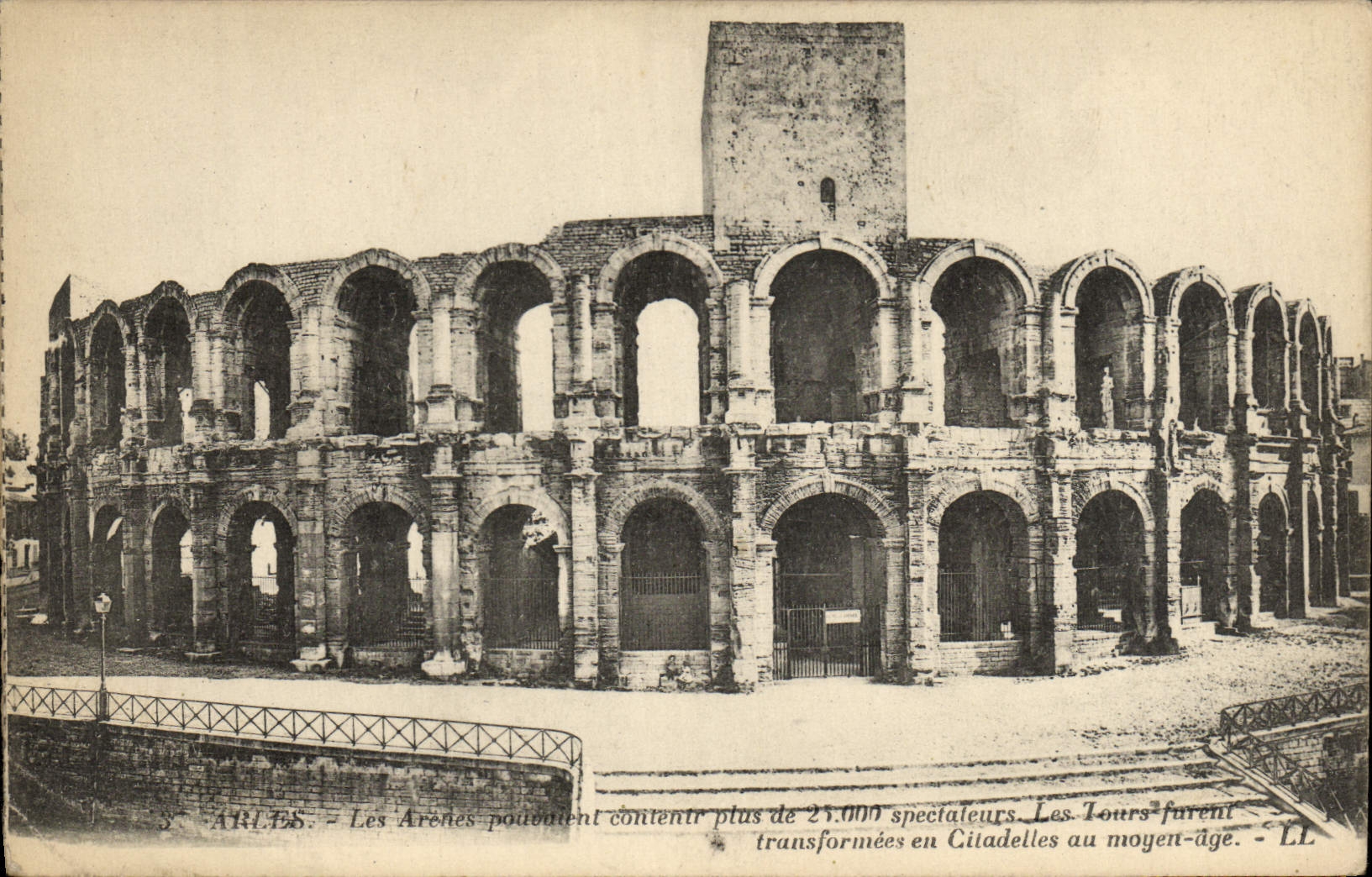 Arles — Les Arènes — Éditeur LL