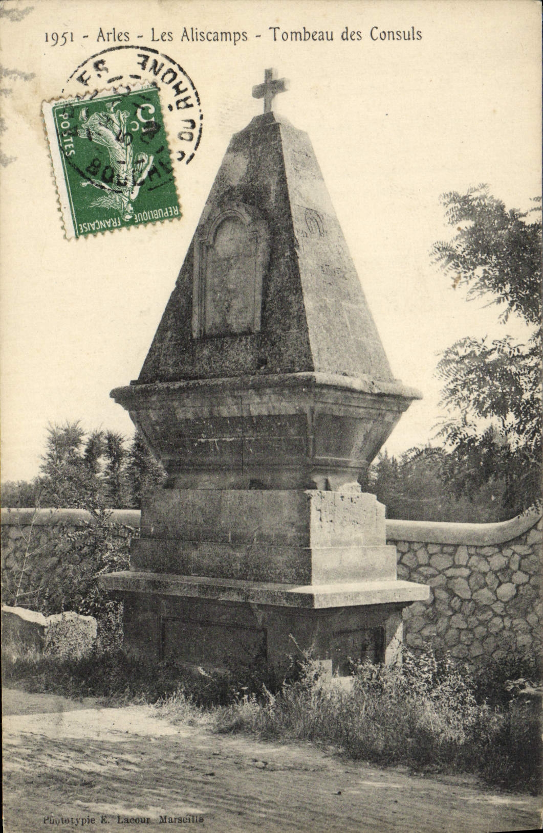Arles - Les Aliscamps - Tombeau des Consuls — Phototypie E. Lacour, Marseille