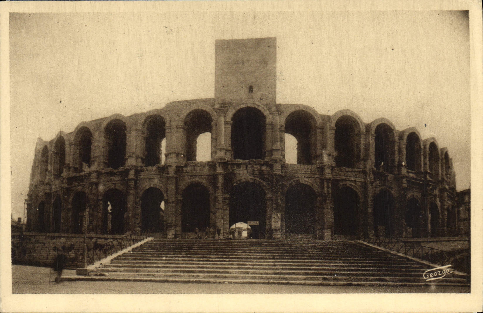 Arles - Les Arènes - Grand Escalier — J. George, n° 502