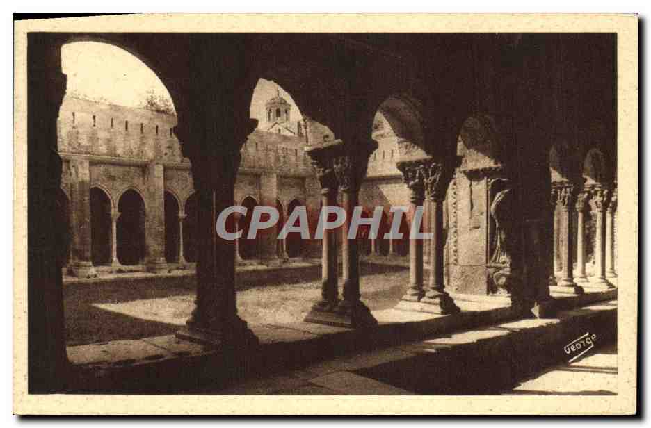 Cour du Cloître Saint-Trophime et Clocher à Arles — Éditeur J. George, Arles