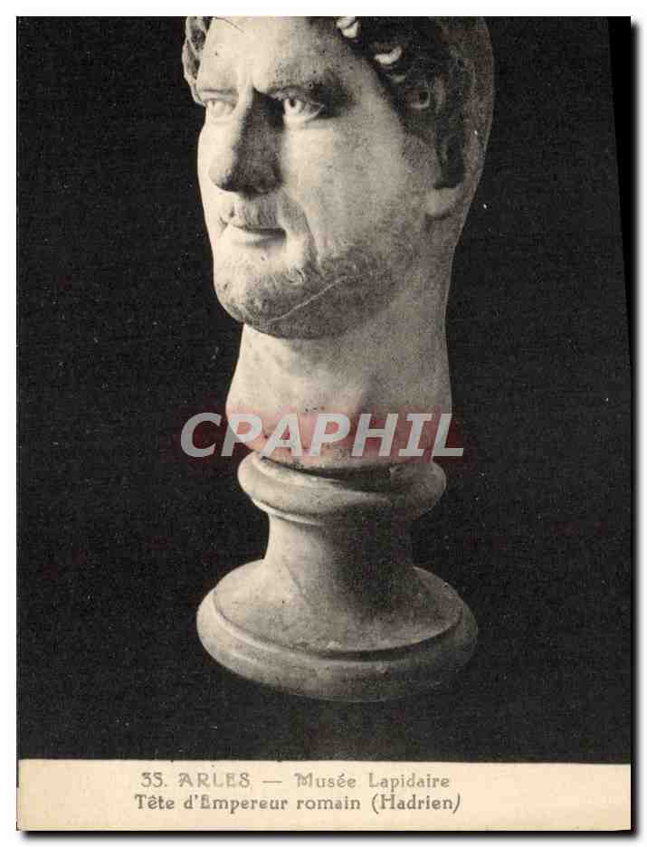 CPA Arles Musee lapidaire Tete d'empereur romaine Hadrien