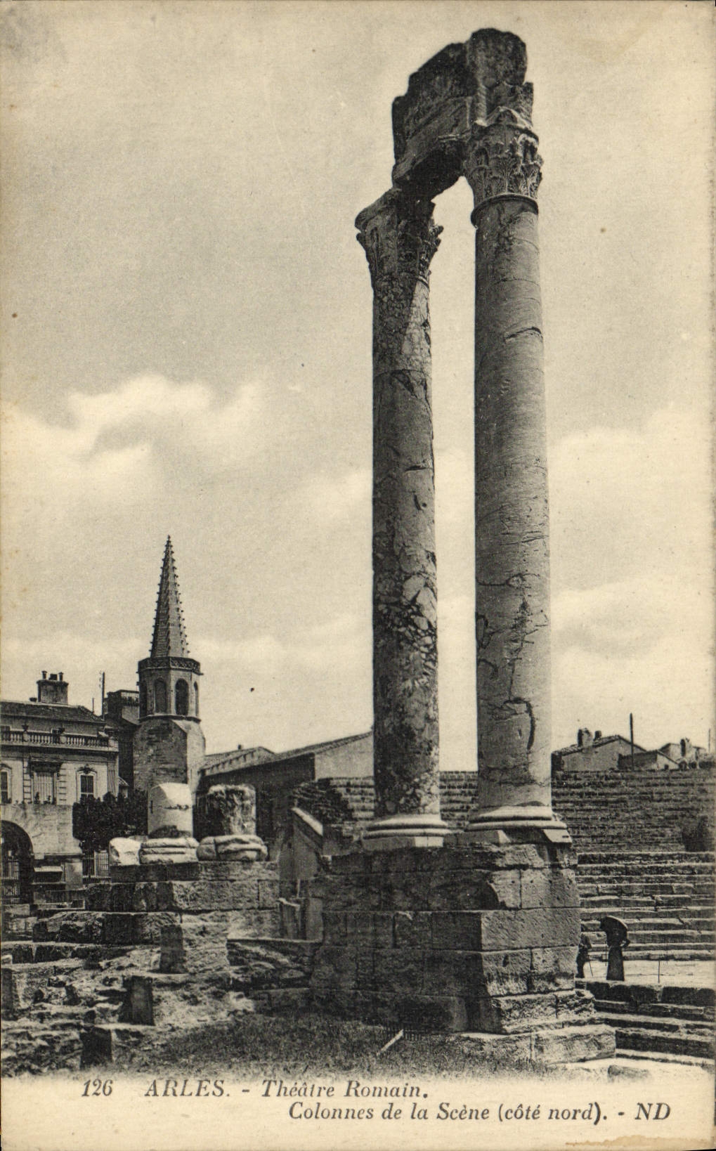 Arles - Théâtre Romain - Colonnes de la Scène (côté nord) - ND