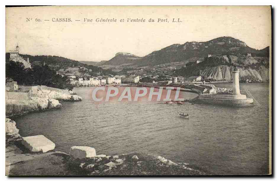 CPA Cassis Vue generale et l'entree du port
