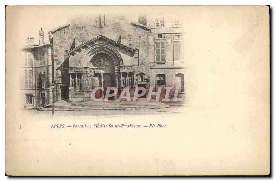 CPA Arles Portail de L'Eglise Saint Trophisme