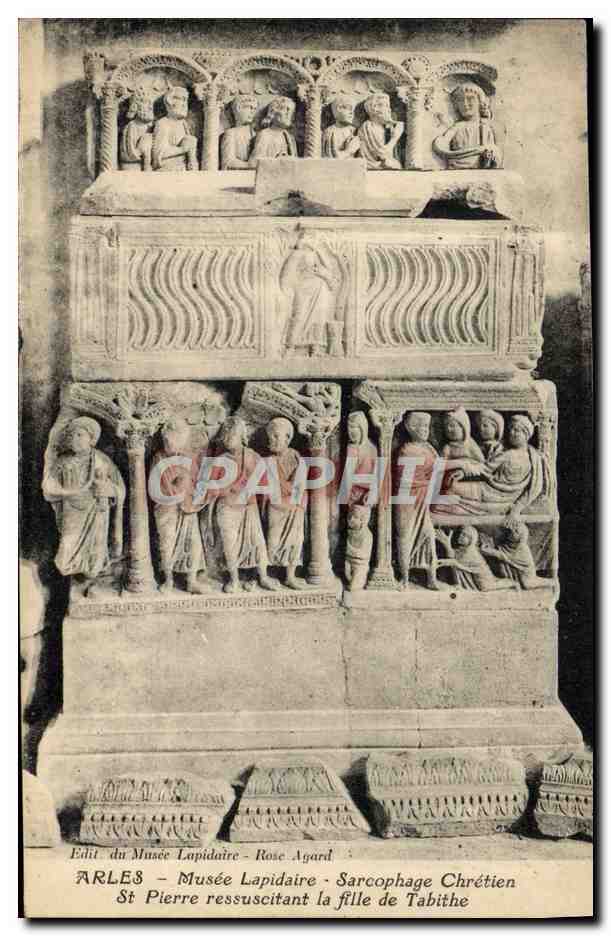 Arles - Musée Lapidaires - Sarcophage chrétien représentant Saint Pierre ressuscitant la fille de Tabitha