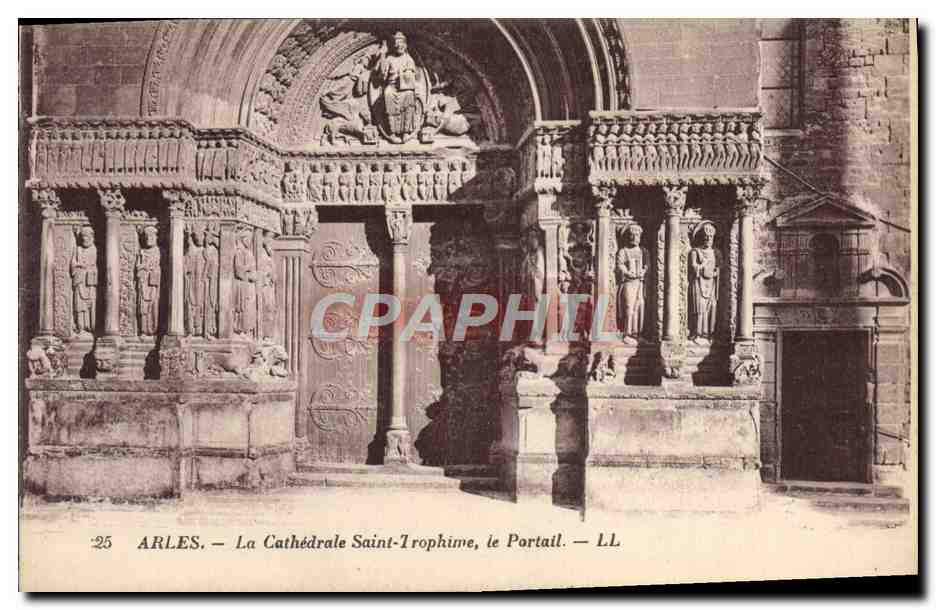 CPA Arles La Cathedrale Saint Trophime Le Portail