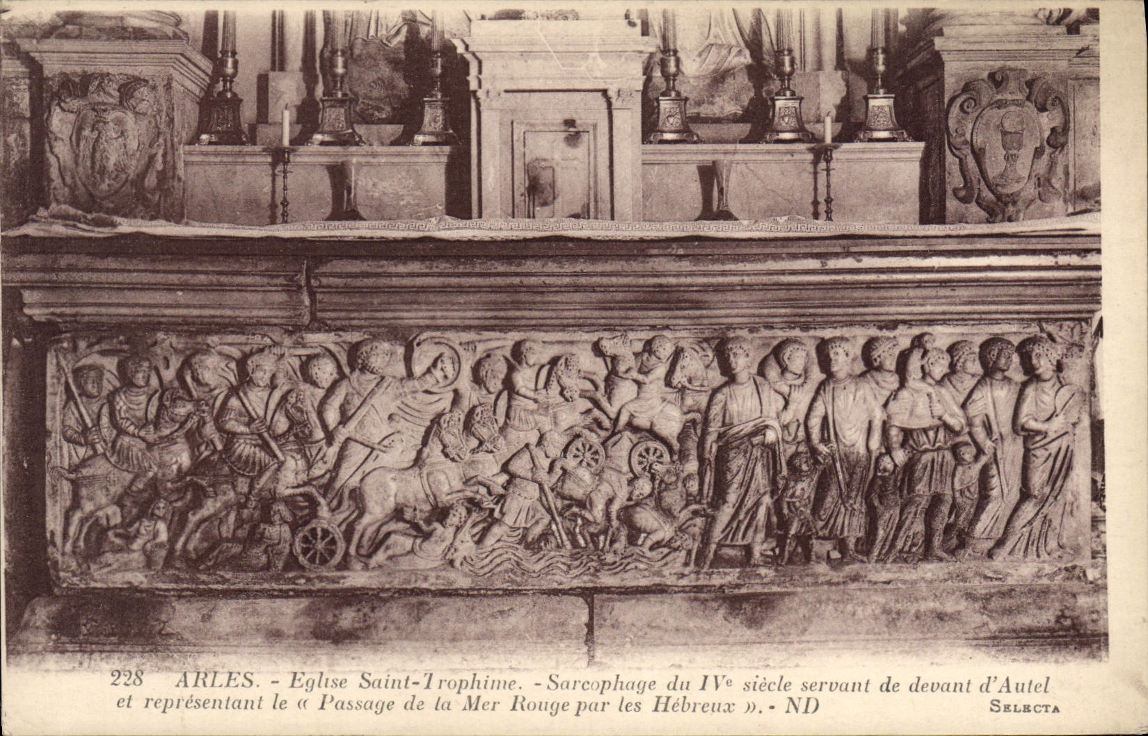 Arles - Église Saint-Trophime - Sarcophage du IVe siècle représentant le « Passage de la Mer Rouge »