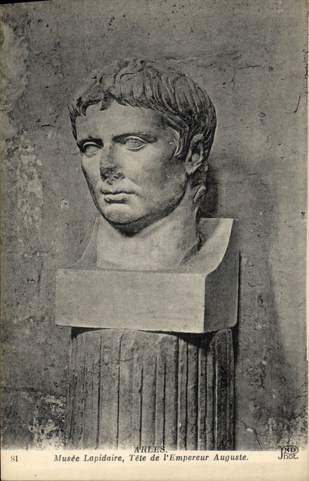 Arles — Musée Lapidaire, Tête de l'Empereur Auguste — JND Phot.