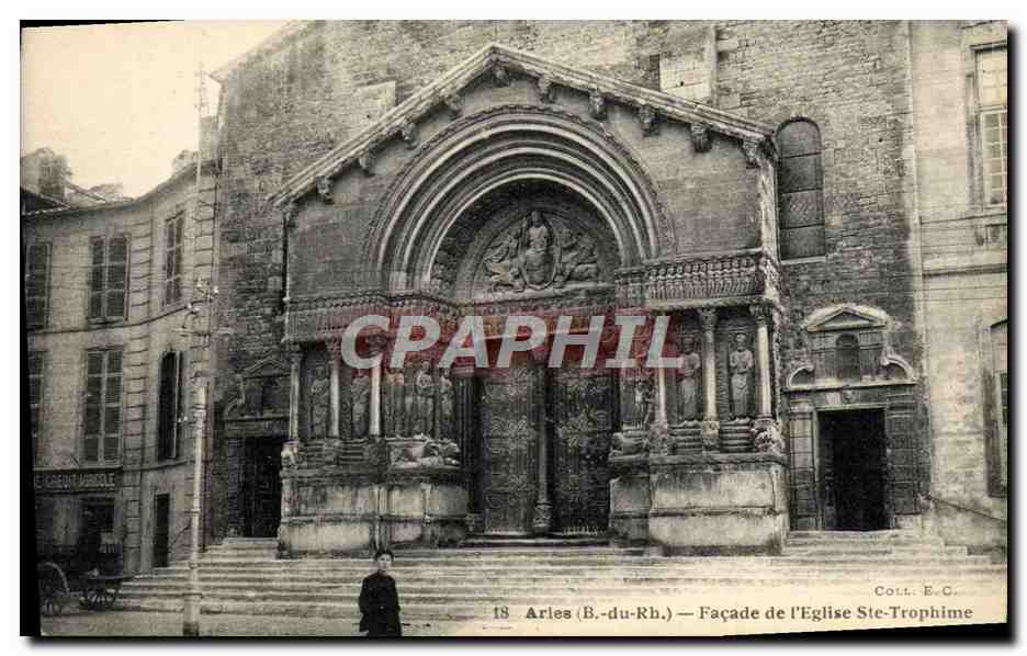 CPA Arles Facade de L'eglise Ste Trophime