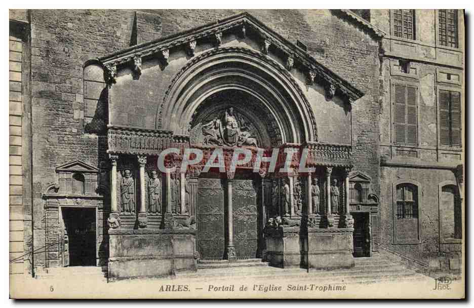 CPA Arles Portail de l'Eglise Saint Trophine