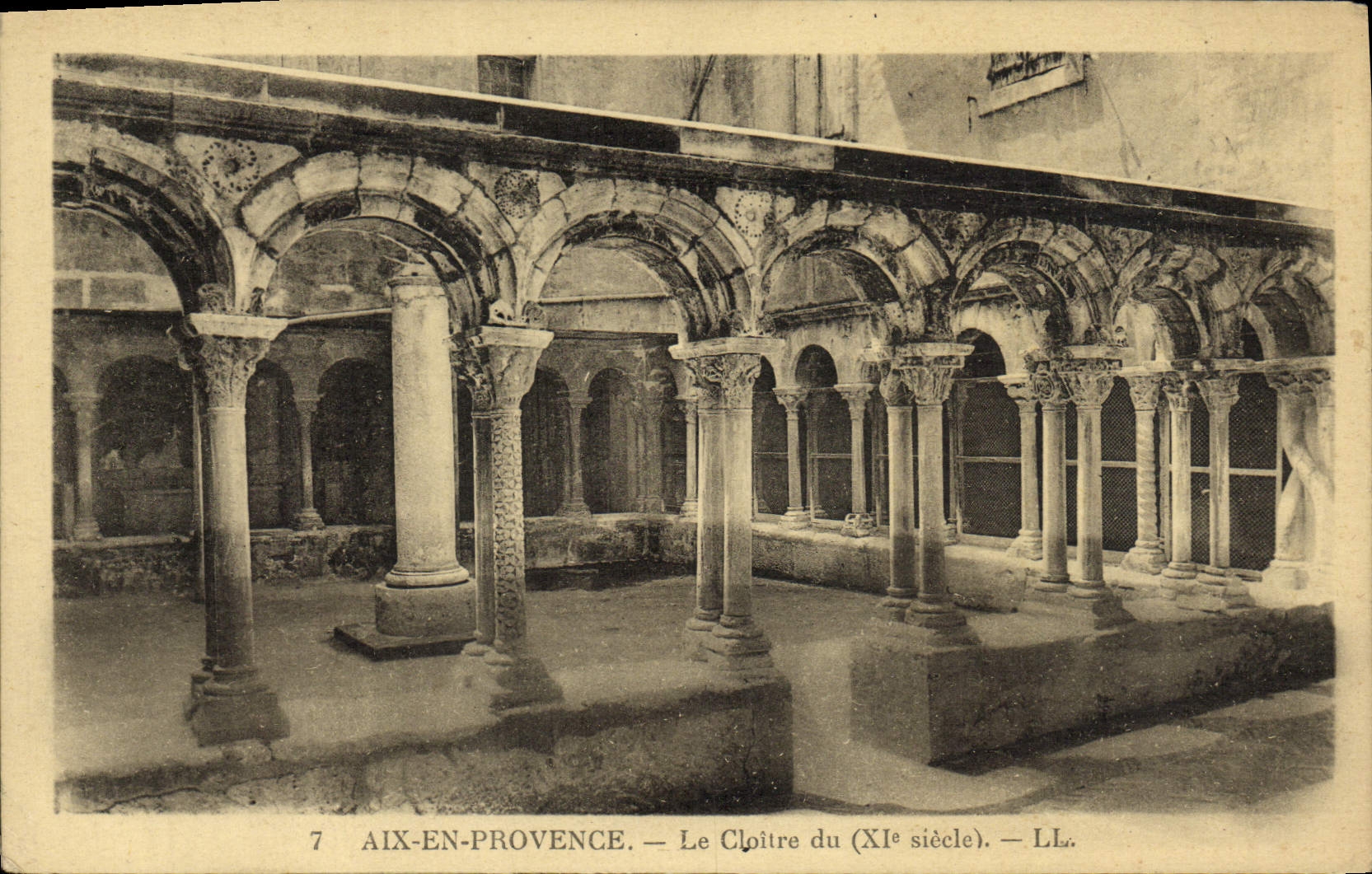 Aix-en-Provence — Le Cloître du XIe siècle — LL.