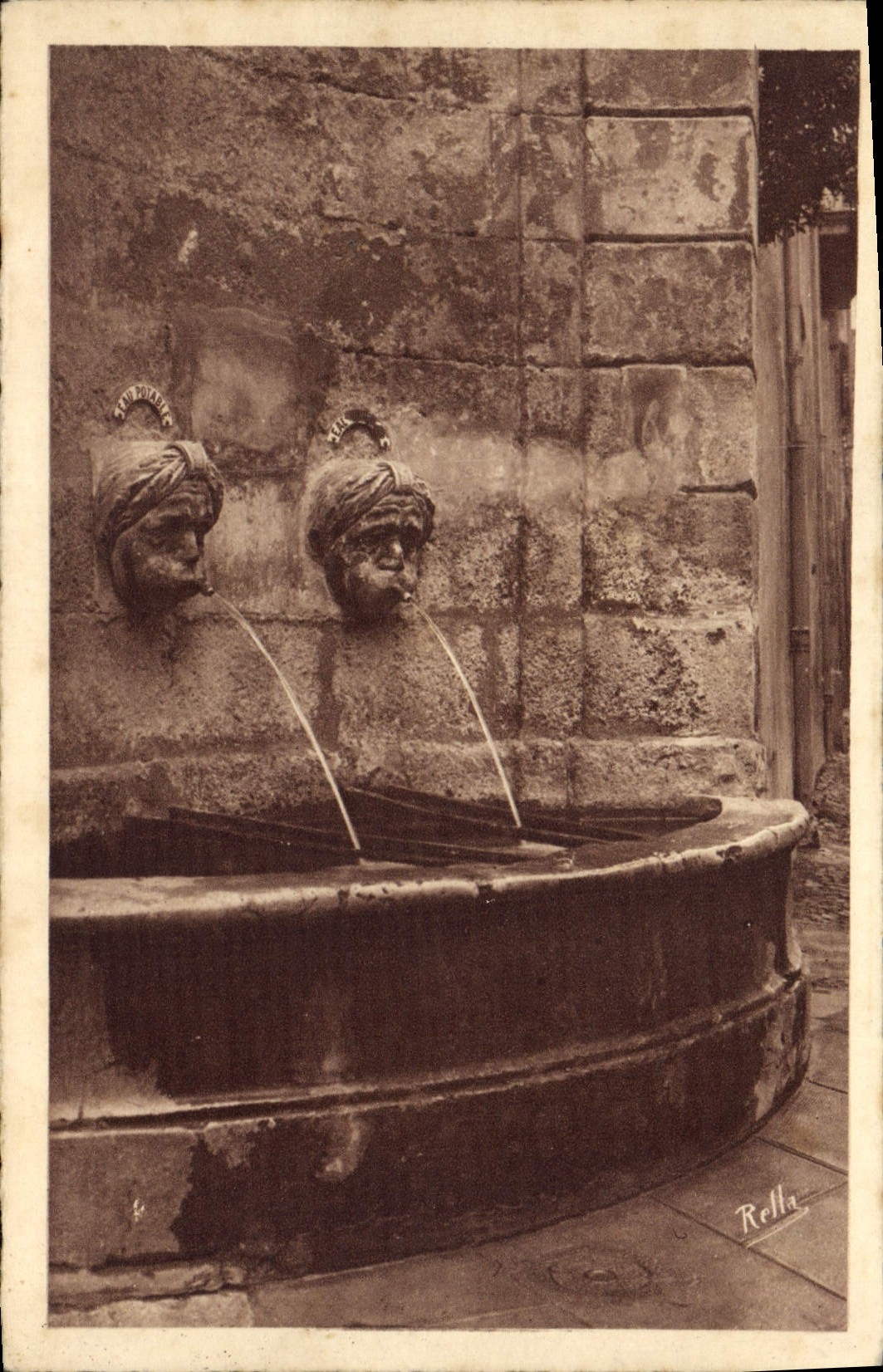 Fontaine d'Argent à Aix-en-Provence — Rella