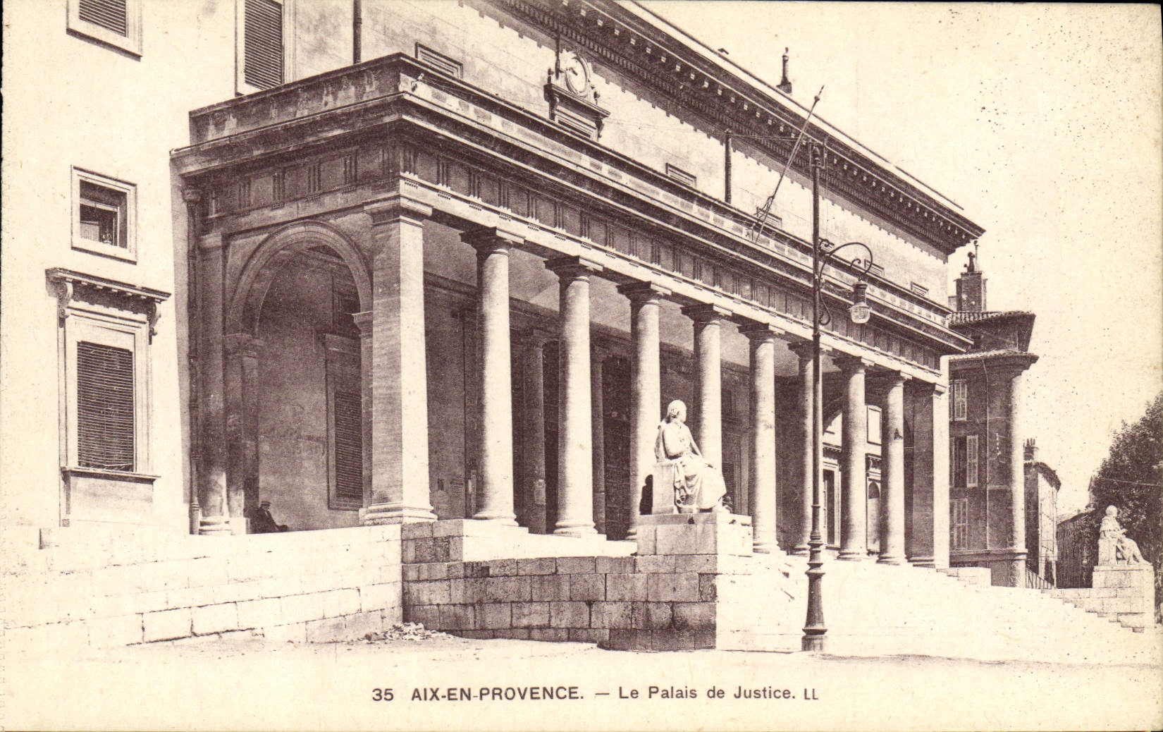 Aix-en-Provence — Le Palais de Justice — LL