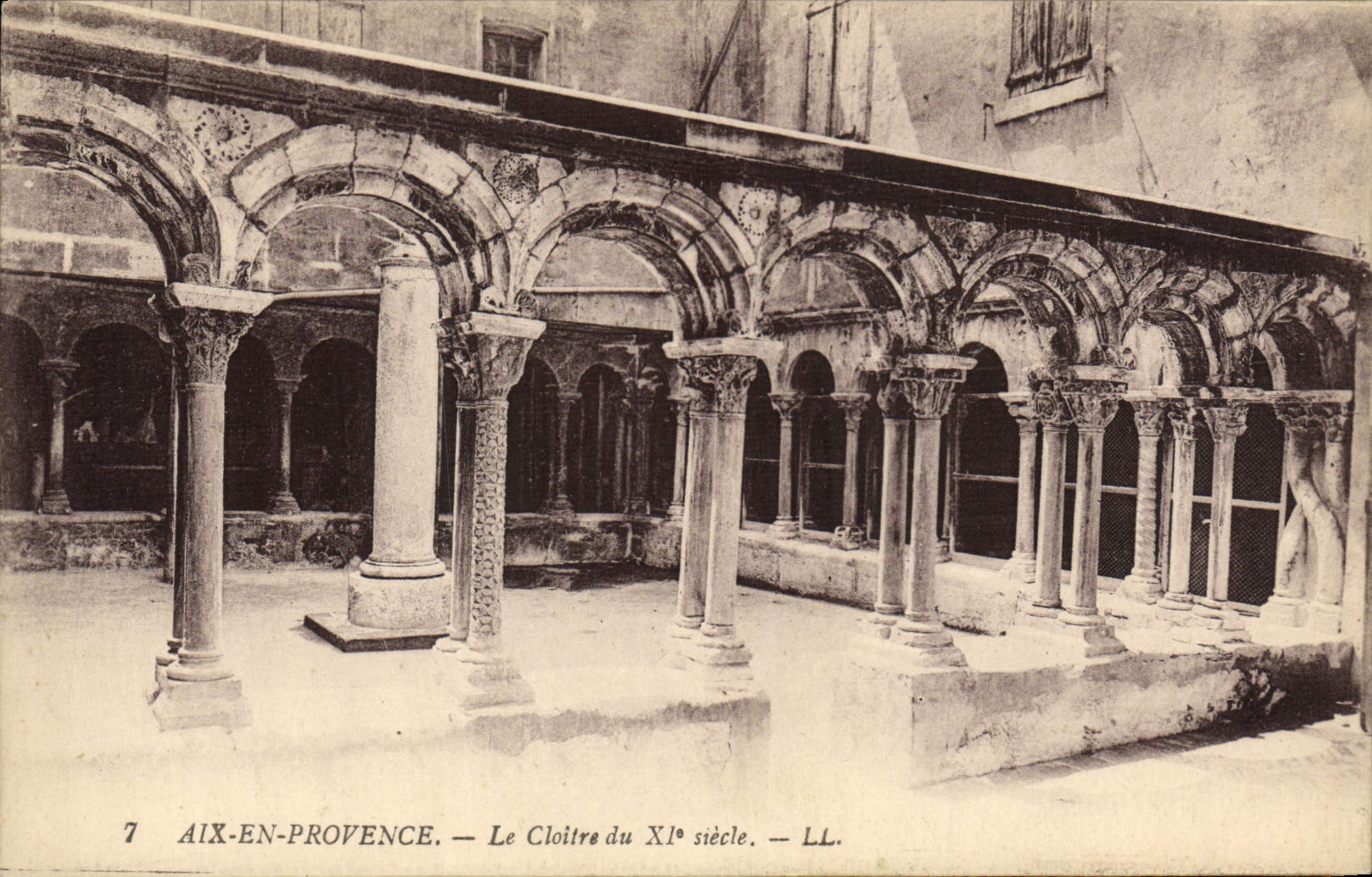 Aix-en-Provence — Le Cloître du XIe siècle — LL.