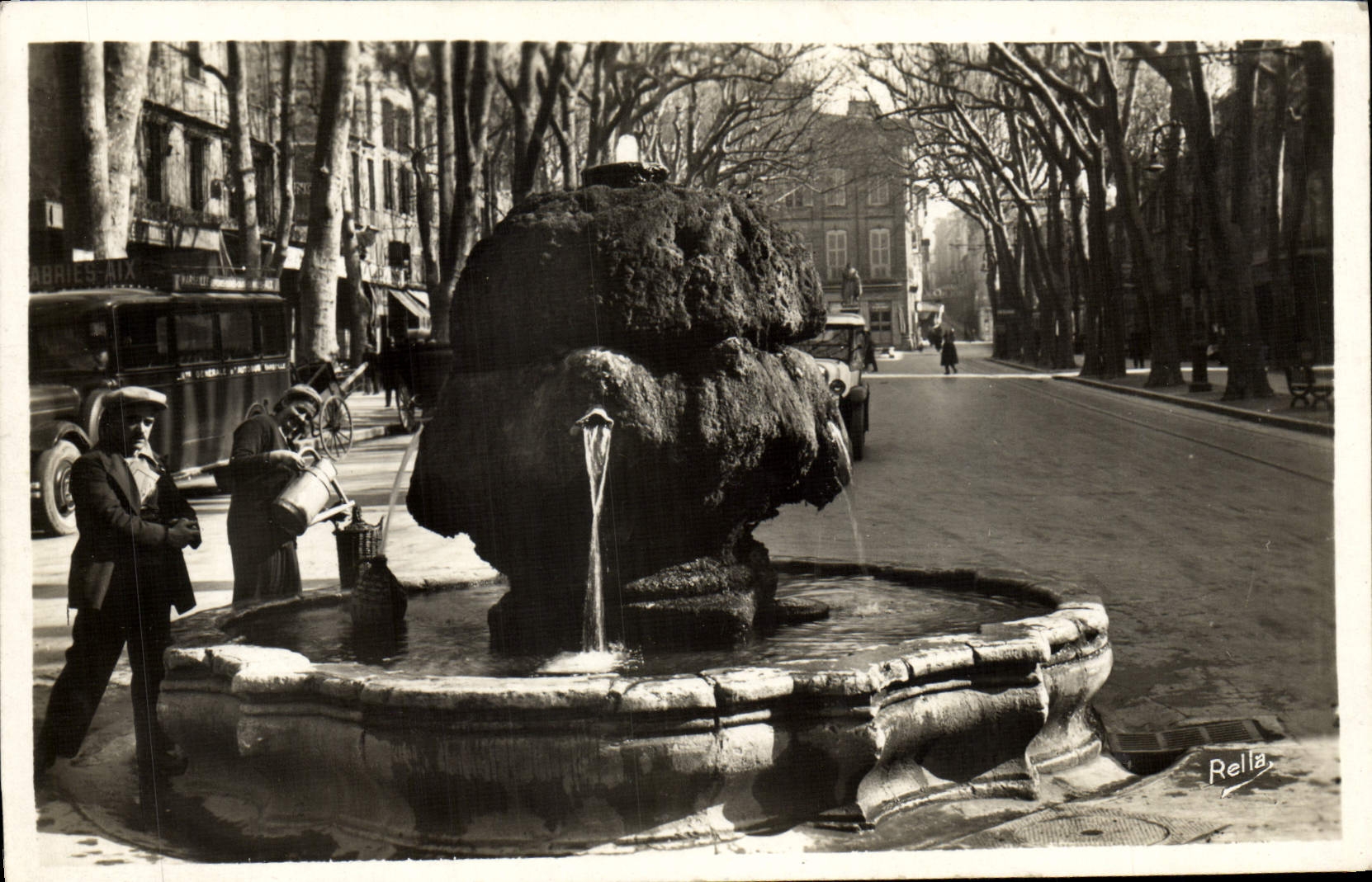 Aix-en-Provence — Cours Mirabeau — Fontaine d'eau thermale dite Fontaine chaude — Cliché Rella