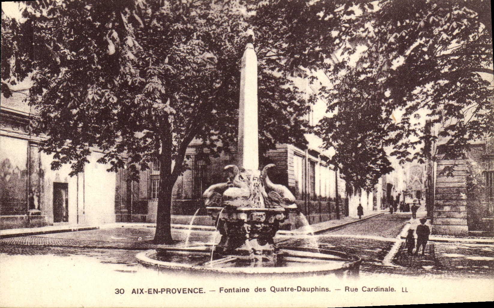 Aix-en-Provence — Fontaine des Quatre-Dauphins — Rue Cardinale — LL