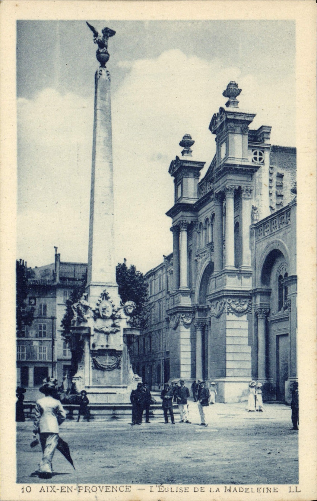 Aix-en-Provence — L'Église de la Madeleine — Obélisque avec aigle