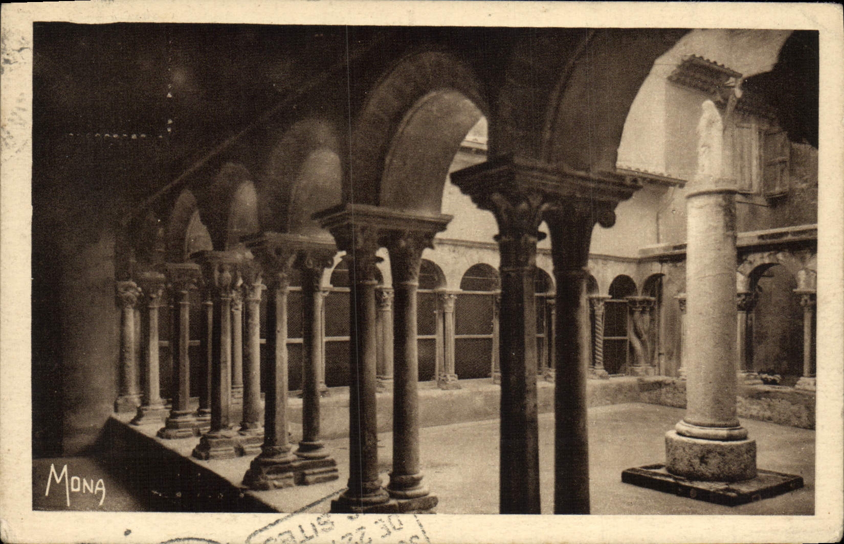Cloître de la Cathédrale Saint-Sauveur — Aix-en-Provence — éditeur Mona