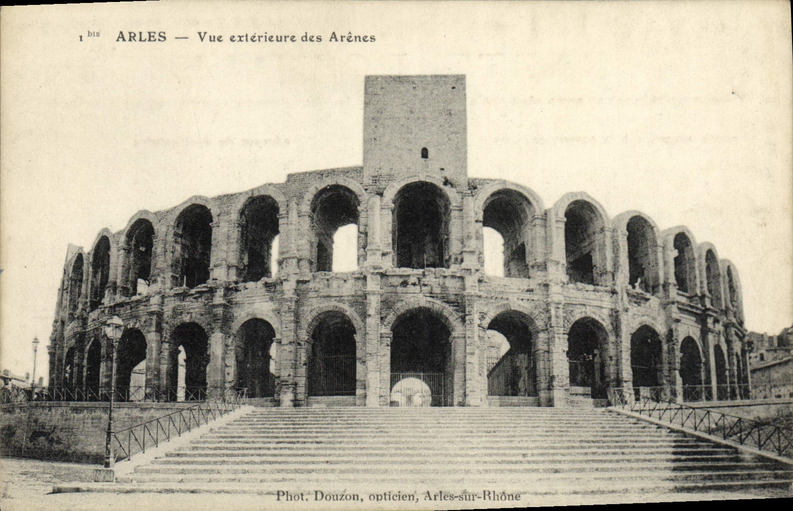 CPA Arles Vue exterieure des Arenes