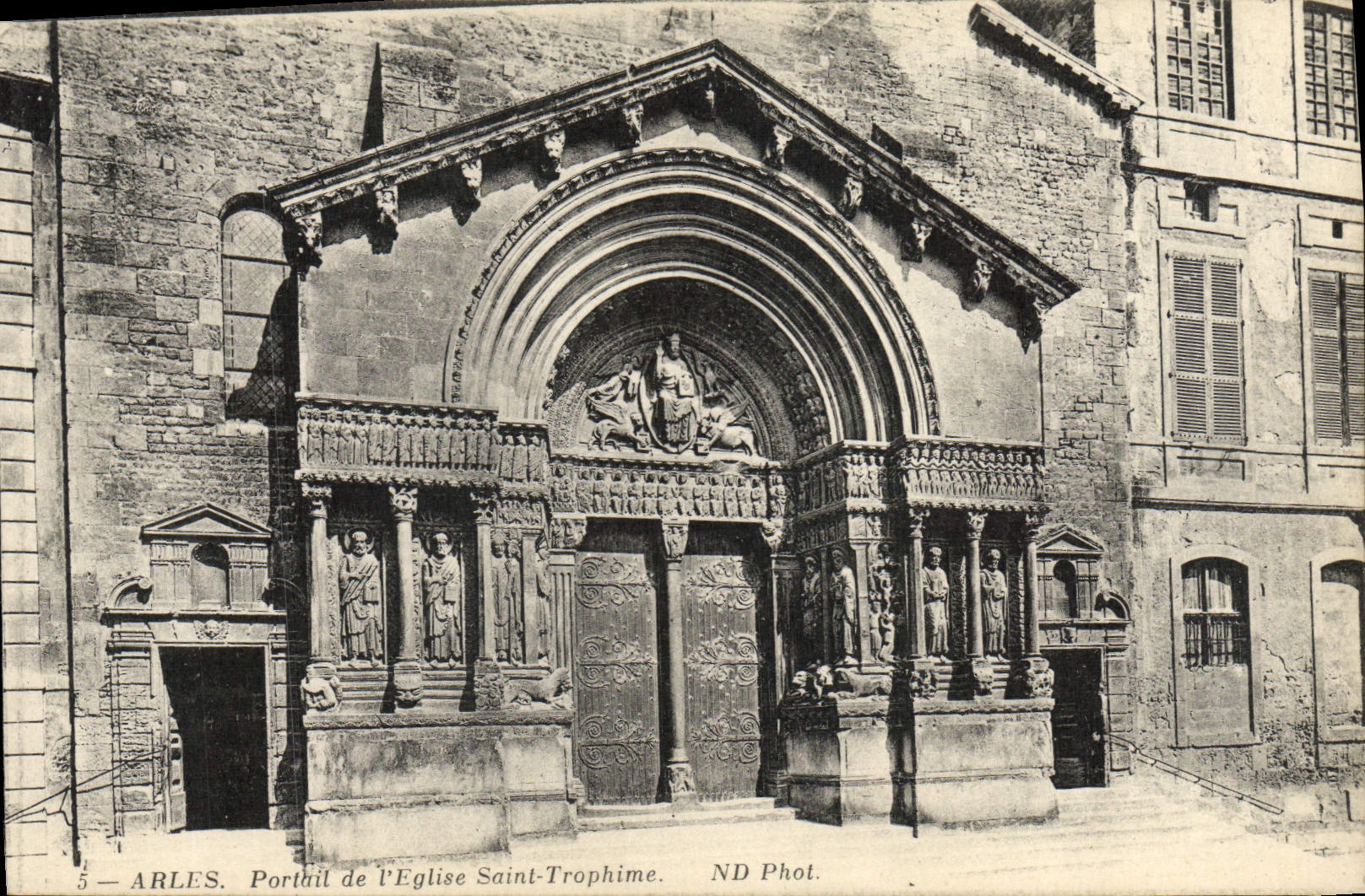 Arles — Portail de l'Église Saint-Trophime — ND Phot.