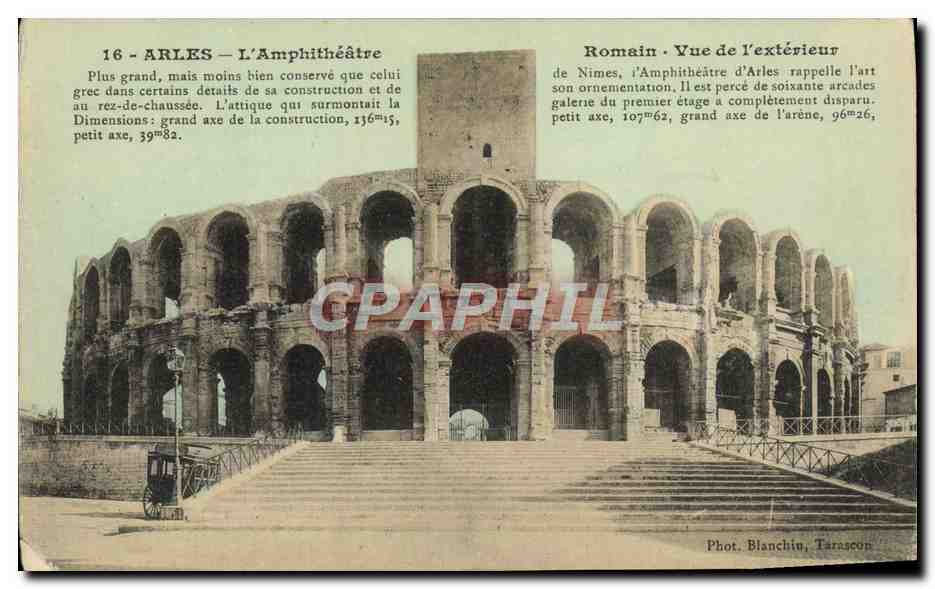 CPA Arles L'Amphitheatre Romain Vue de L'exterieur
