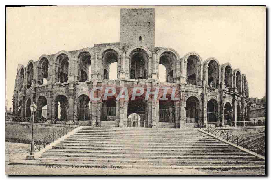 CPA Arles Vue exterieure des Arenes