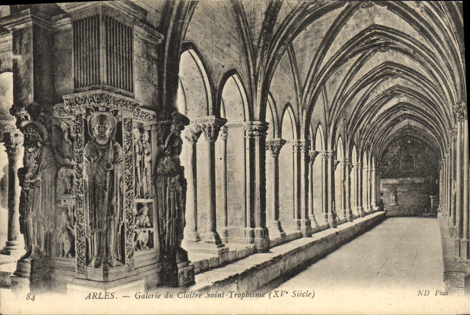 Arles — Galerie du Cloître Saint-Trophime (XVe Siècle) — ND Phot