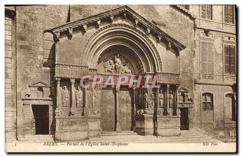 CPA Arles Portail de L'Eglise Saint Trophime