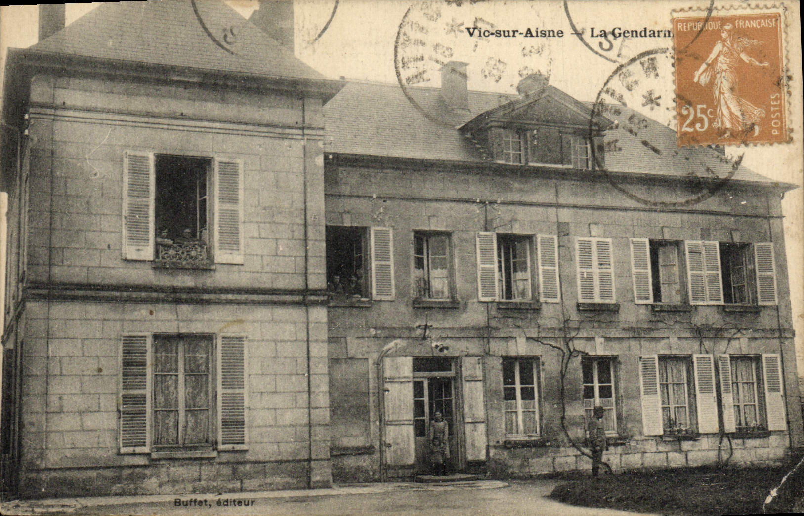 CPA Vic sur Aisne La gendarmerie 